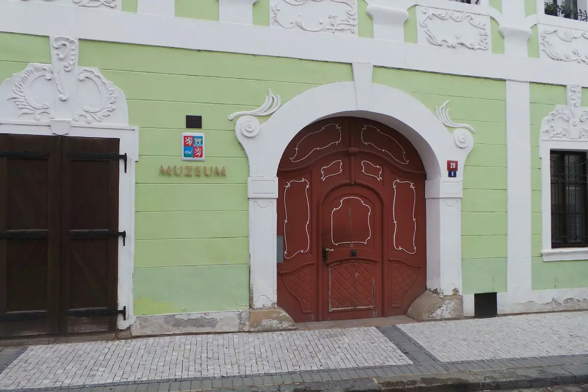 Knihovna Oblastního muzea v Lounech